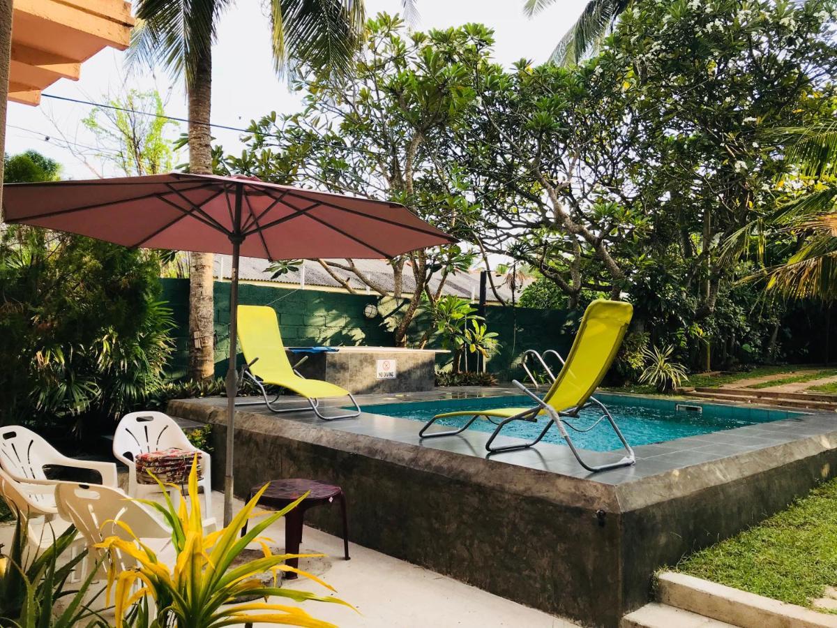 Sri Beach Bungalows And Villa Marawila Exterior foto