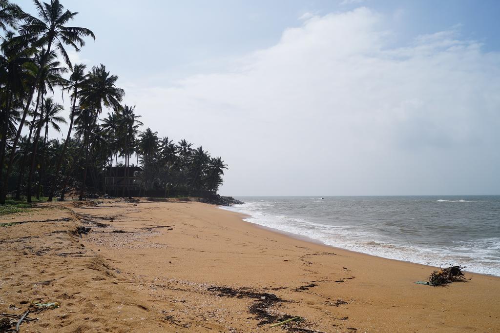 Sri Beach Bungalows And Villa Marawila Exterior foto