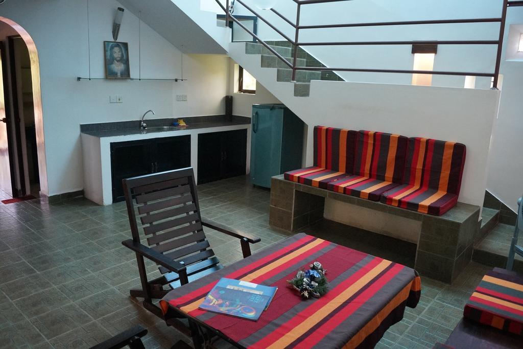 Sri Beach Bungalows And Villa Marawila Exterior foto