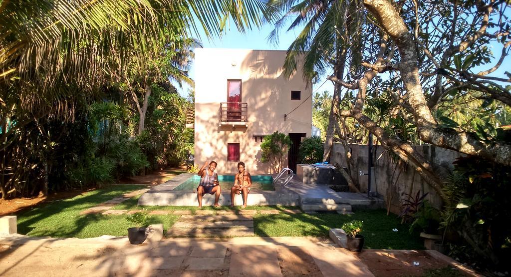 Sri Beach Bungalows And Villa Marawila Exterior foto